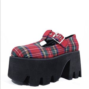 NEW— CHARLA TEDRICK TARTAN TEE PLATFORM.